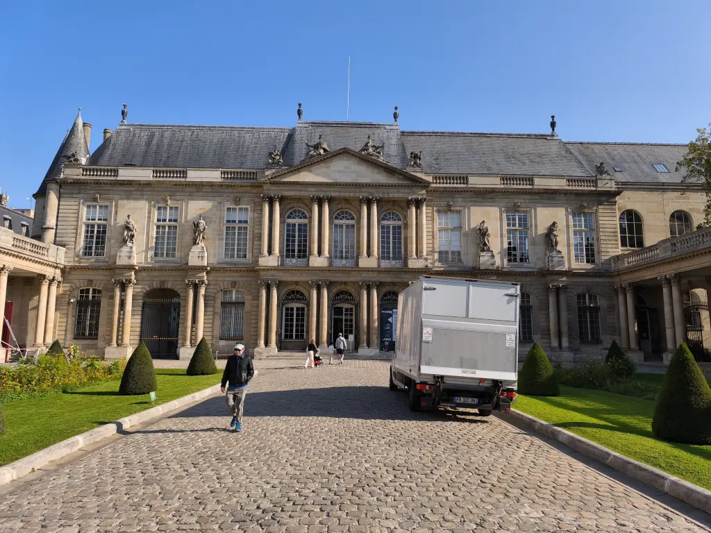 ParisArchive01.webp
